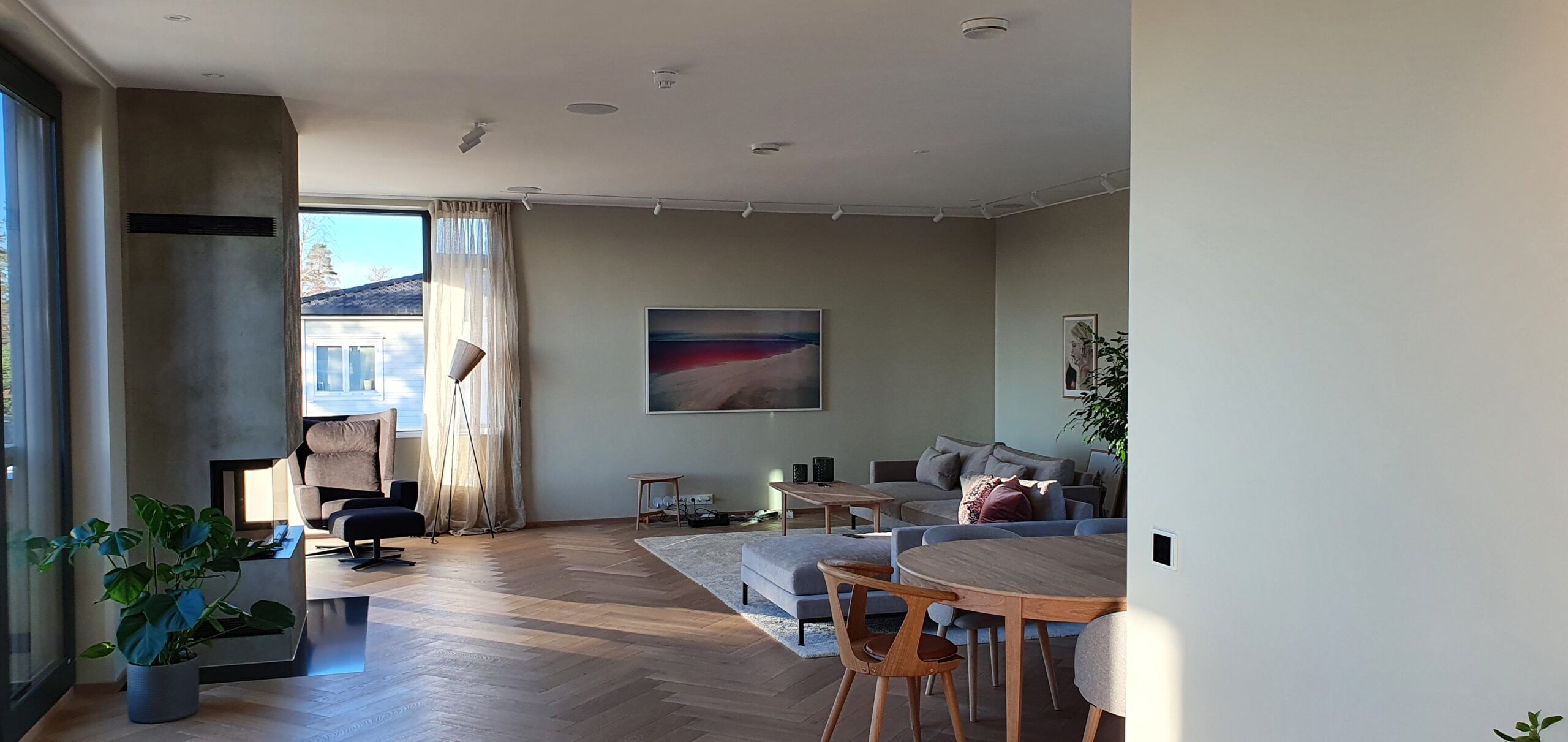 Stue innredning med integrert lyd og bilde system_134922 Stue, Finstue, Spisestue, TV-Stue innredning med integrert lyd og bilde system med innfelte arkitektur høyttalere
