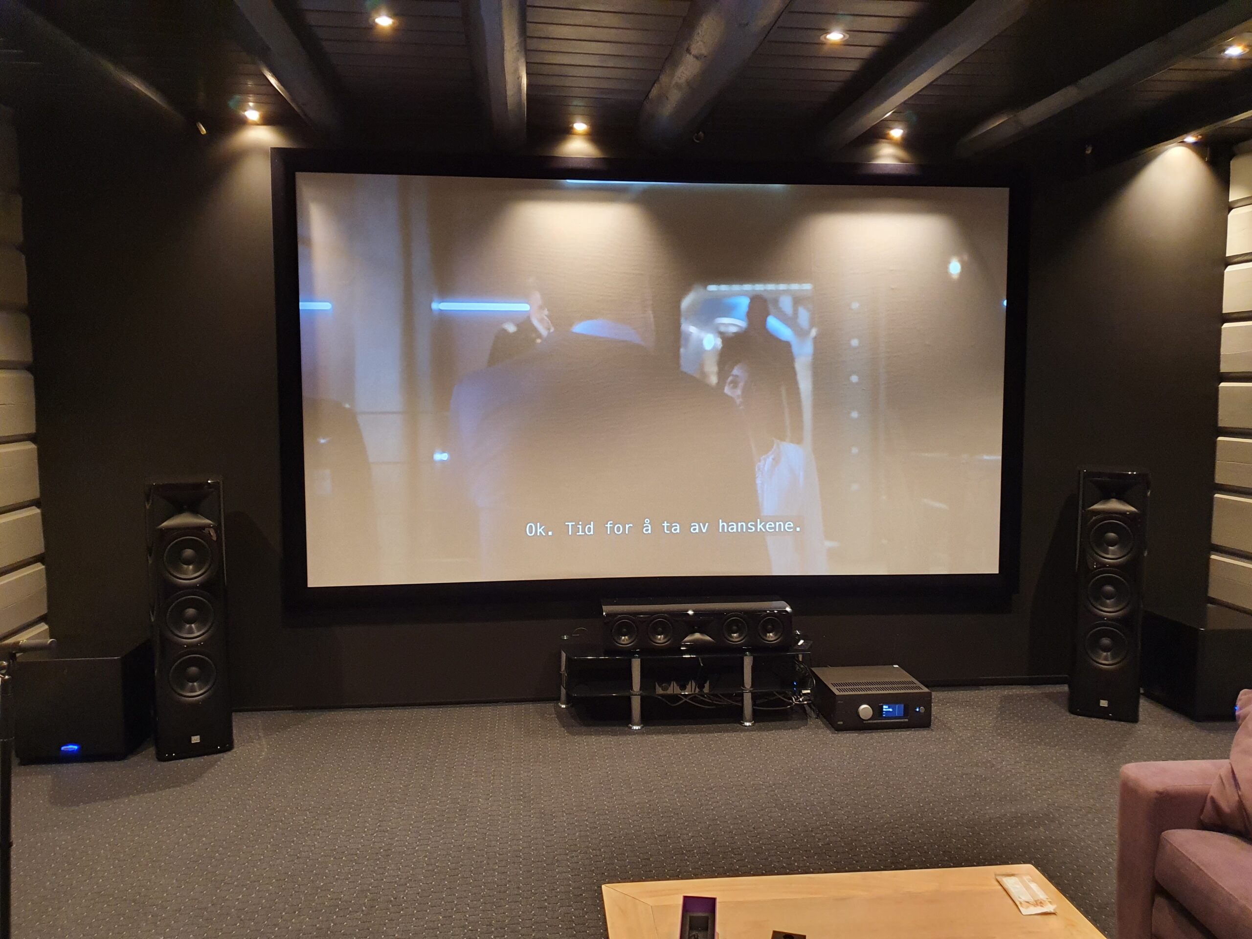 Hjemmekino prosjekt av jblsynthesis Hjemmekino prosjekt av jblsynthesis